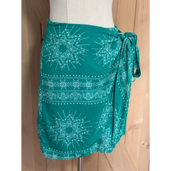 Vici | NWT Boho Kelly Green Short Wrap Skirt | Size Small - Picture 2 of 12
